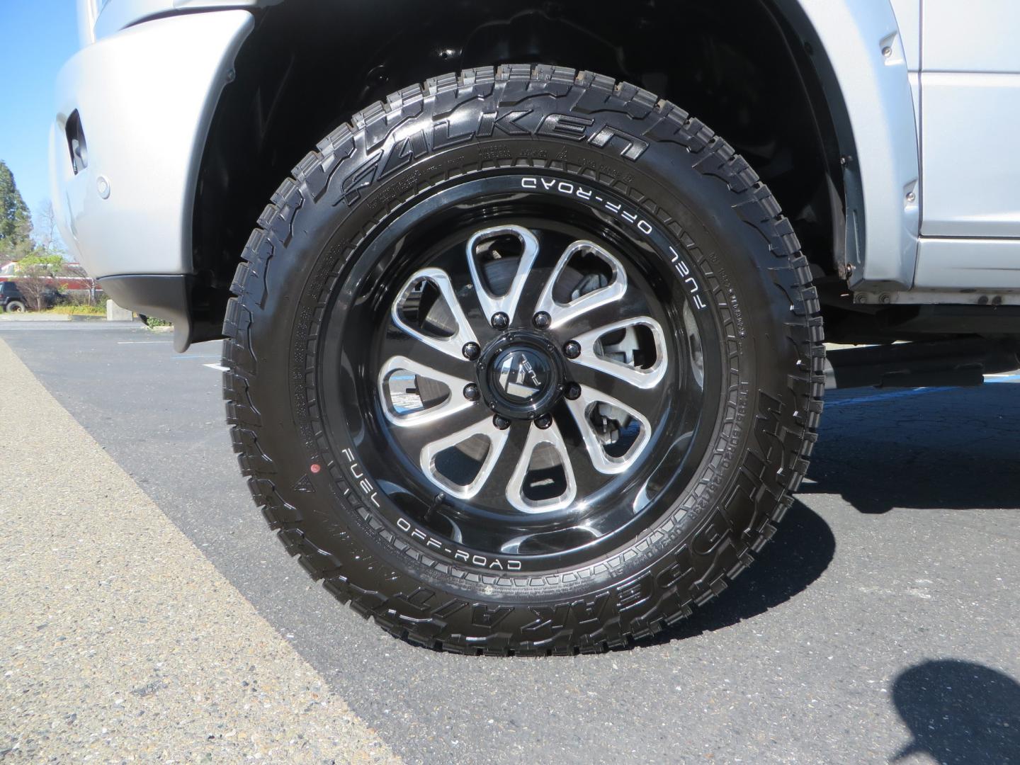 2016 SILVER /BLACK RAM 2500 Laramie Crew Cab SWB 4WD (3C6UR5FL3GG) with an 6.7L L6 OHV 24V TURBO DIESEL engine, 6A transmission, located at 2630 Grass Valley Highway, Auburn, CA, 95603, (530) 508-5100, 38.937893, -121.095482 - Leveled Ram sitting on Fuel Offroad wheels, Falken Wildpeak AT tires, Amp Power steps, Rolling Bed cover, Color matched fender flares, and window tint. - Photo#8